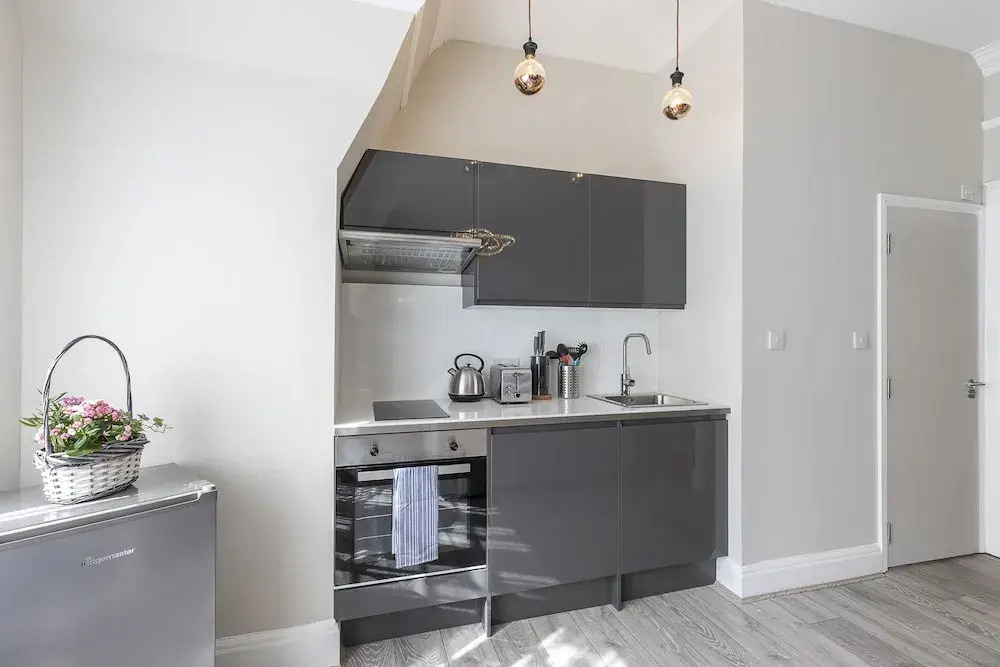 Luxurious Air Conditioned Apt High Street Kensington
