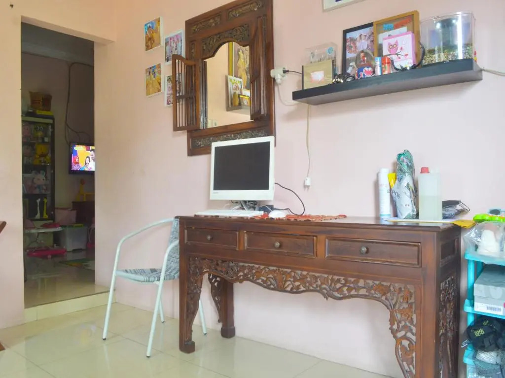 SPOT ON 91623 Pj Guest House Syariah
