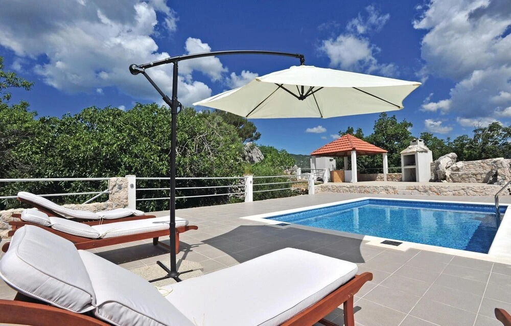 Nice Home in Kucice With Wifi and 4 Bedrooms