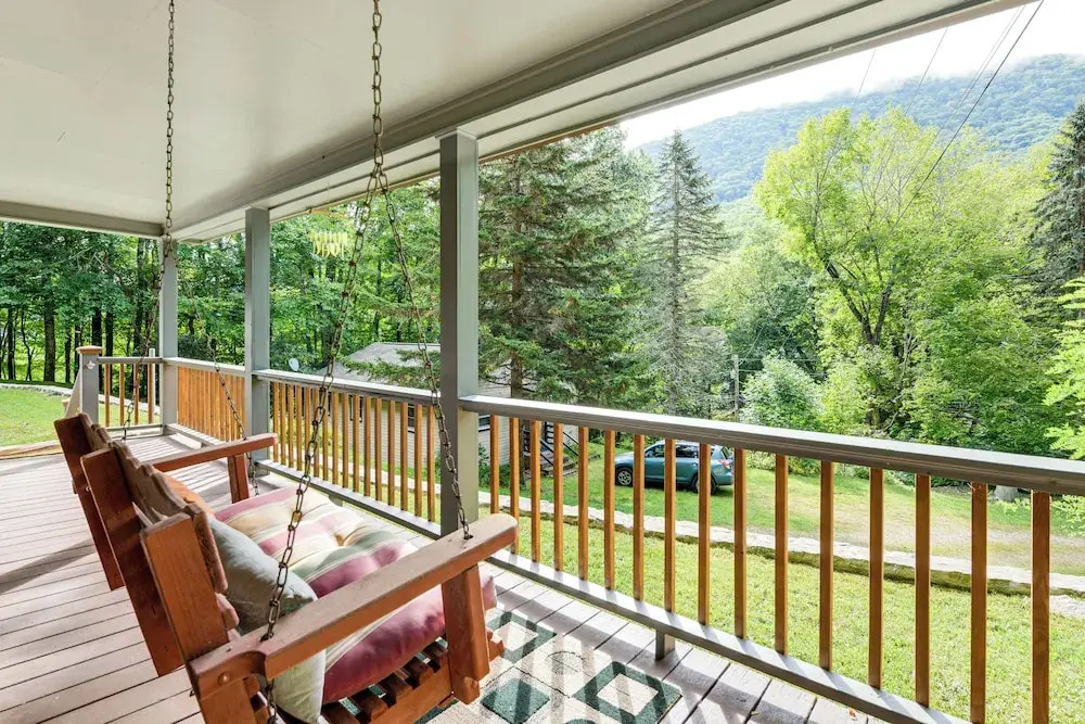 6 Mi to Waterrock Knob: 'serenity Cottage'