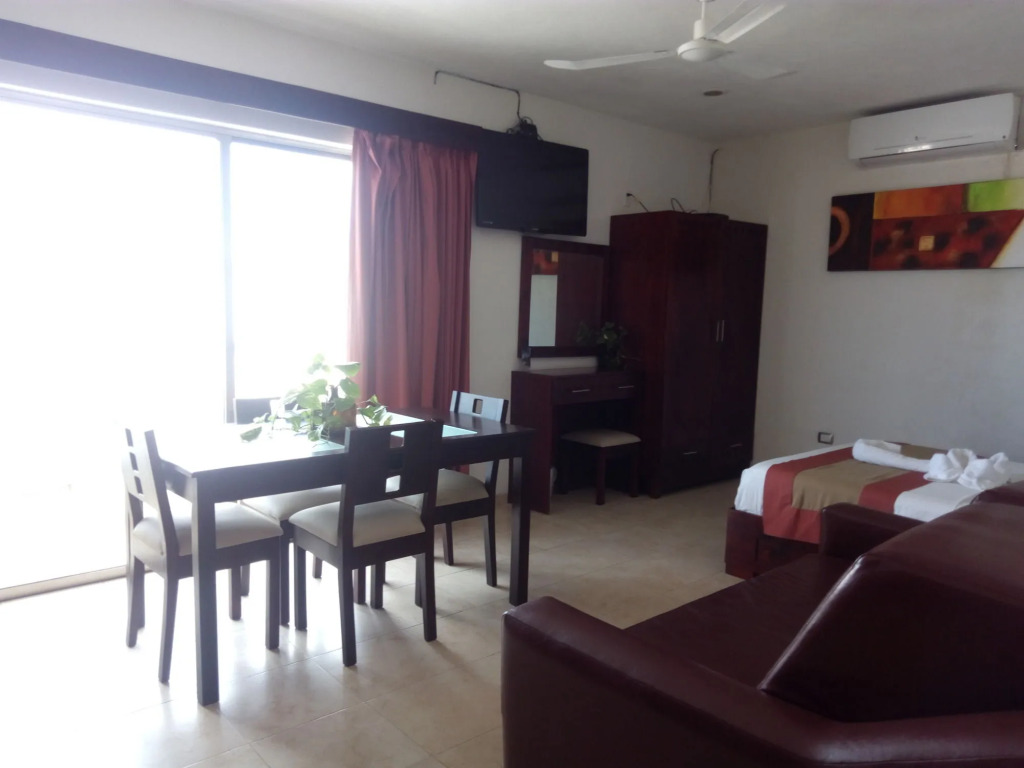 Playa Linda Hotel