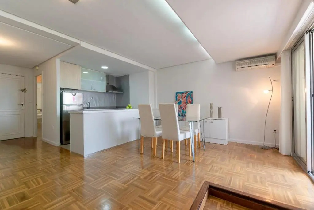Light and bright apartment in central Valencia