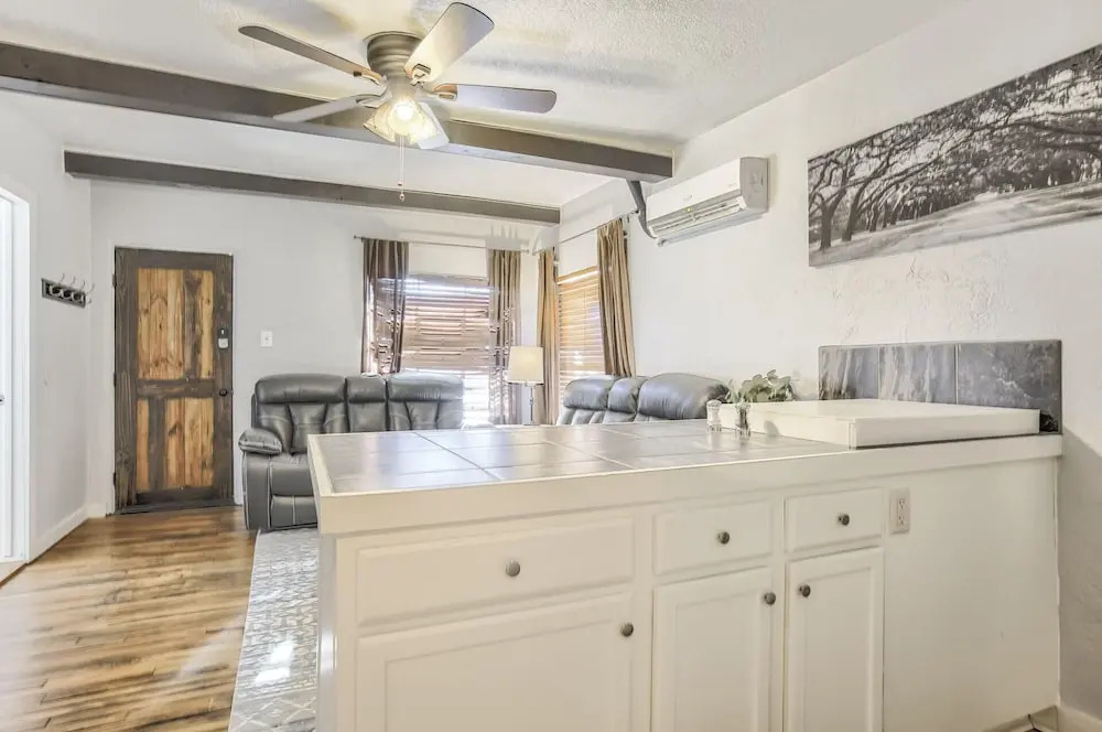 2BD Cozy Retreatclose to Red Rocksdogs Welcome!