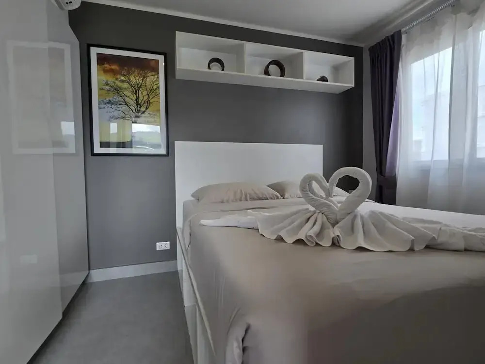 Sleek Corner 1 Bed Apt T1-607
