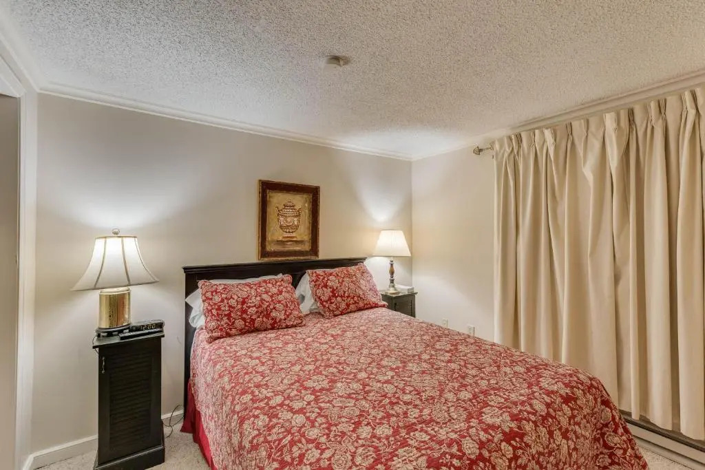 ML 345 Ski-InOut Slope Views Sleeps 6 Steps to Ballhooter