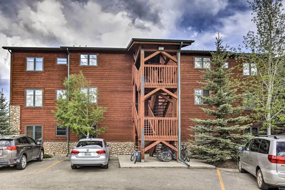 Steps to Grand Lake: Condo w/ Deck & Mtn Views