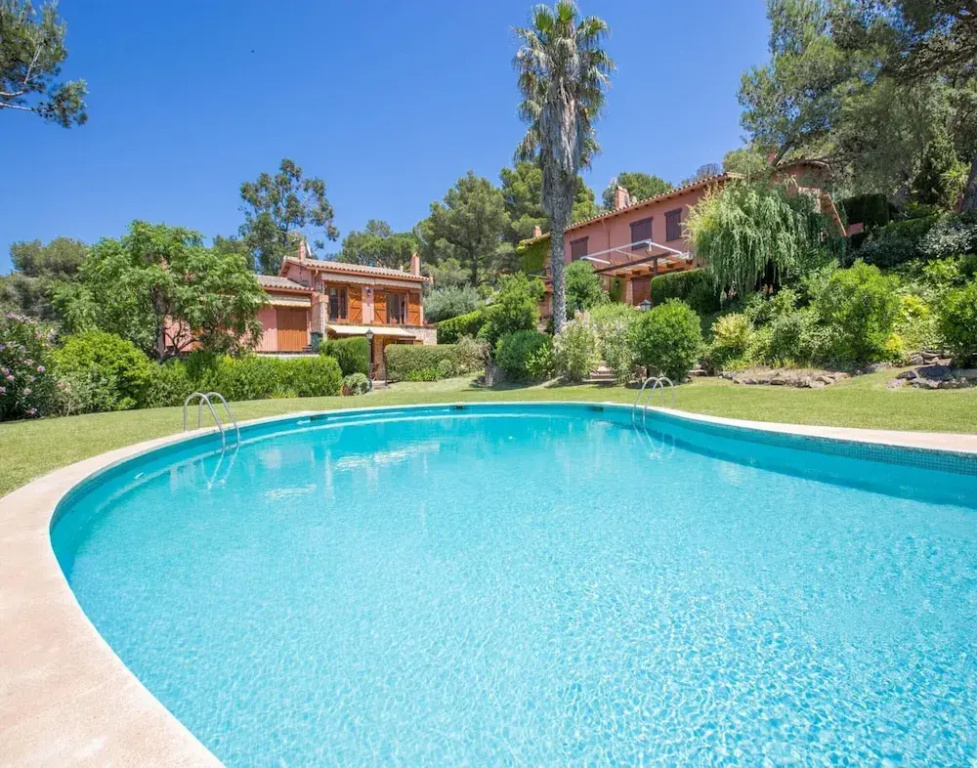 Villa in Spain Near Sandy Beach & Mountain Views