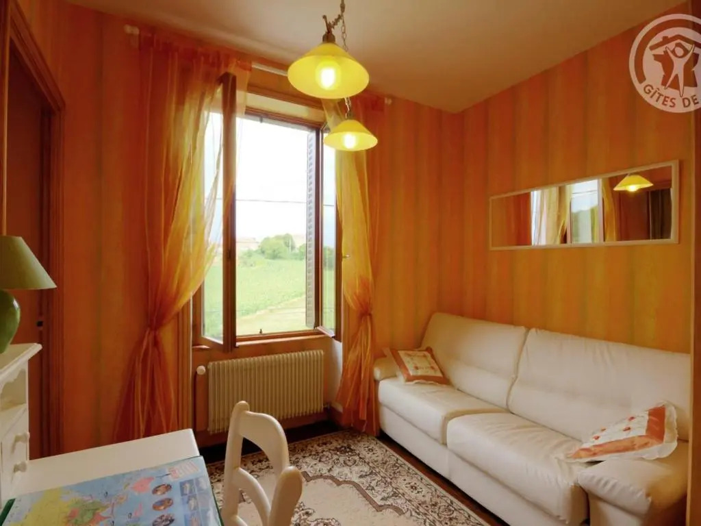 Gîte Charmant avec Terrasse et Jardin, Animaux Bienvenus - FR-1-496-90