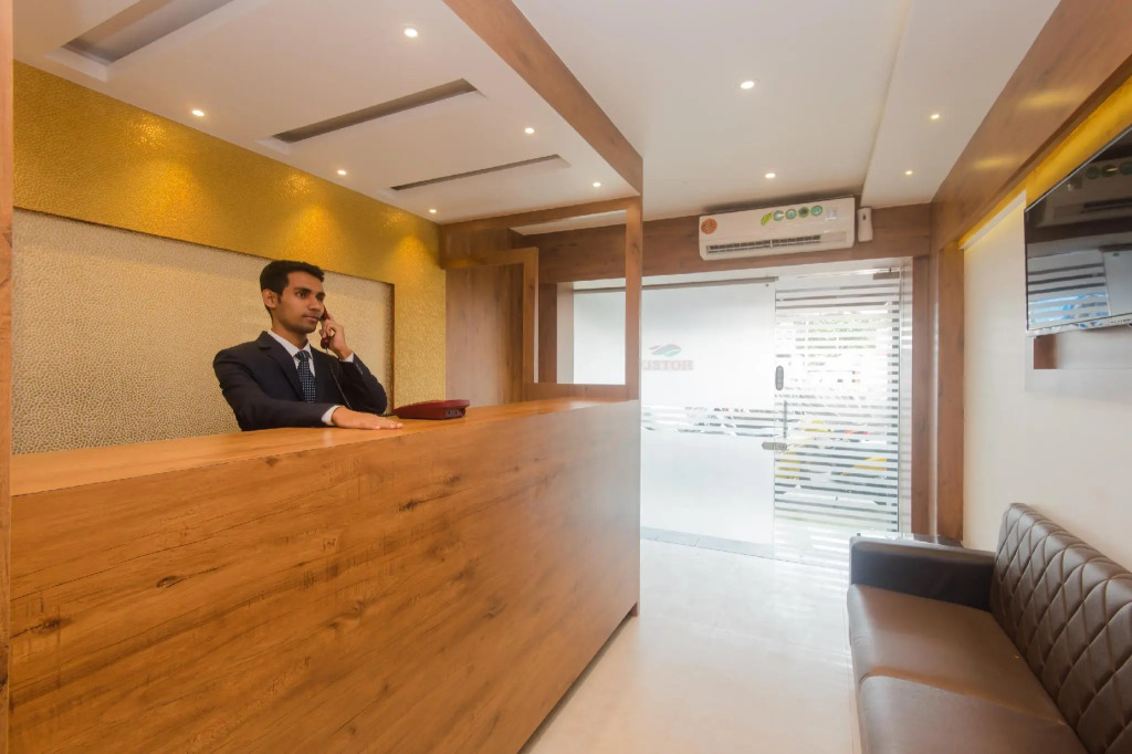 OYO 8363 Hotel Royal NS