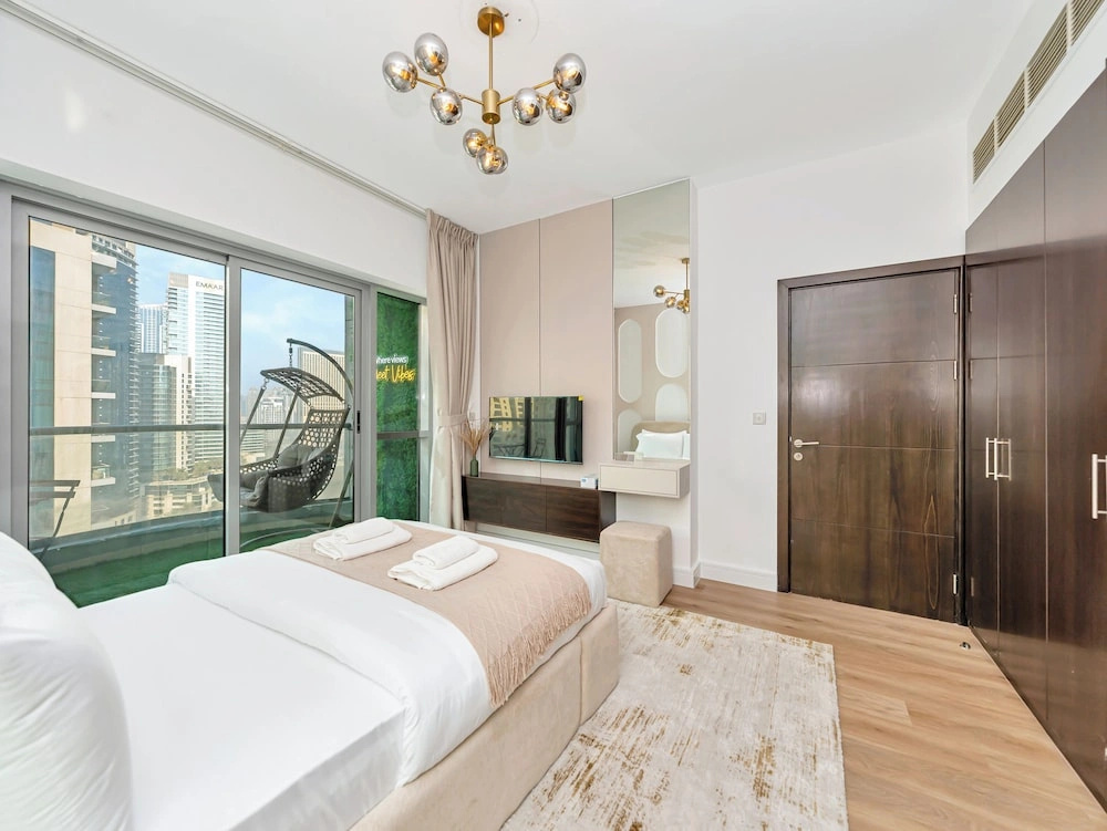 Luxury Waterfront View with Ain Dubai