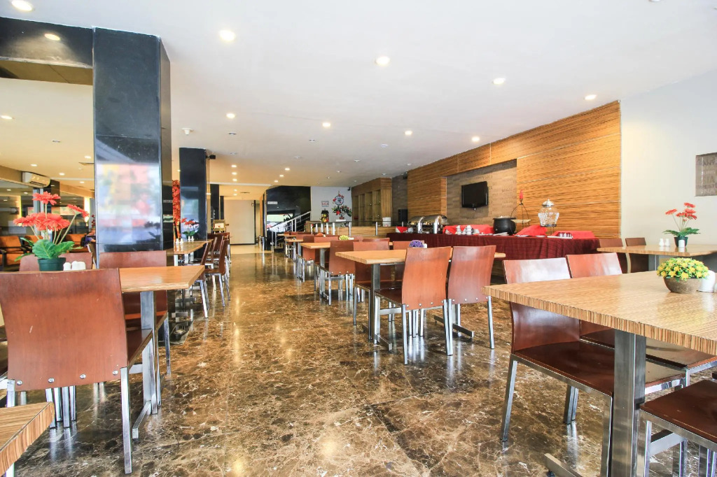 OYO 1729 I-shine Hotel