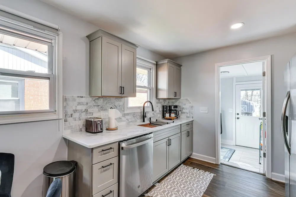 Newly Updated Home ~ 3 Mi to Downtown Charlotte!