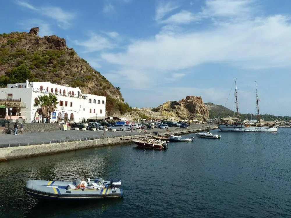House With 2 Bedrooms in Vulcano, With Enclosed Garden - 800 m From the Beach