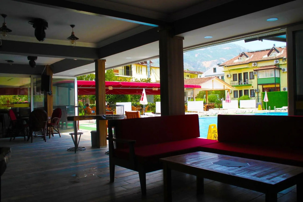 Carmina Hotel