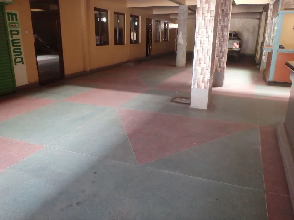 Mau Summit Hotel