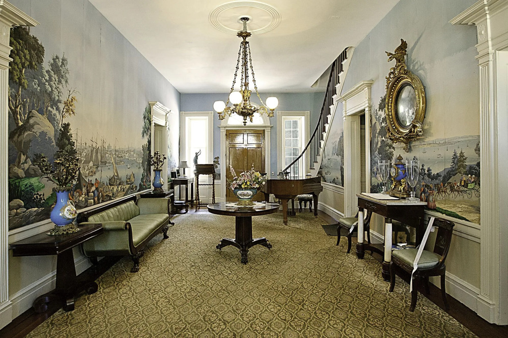 Monmouth Historic Inns and Gardens