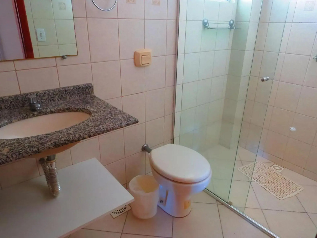 Cód 411- Casa quadra mar em Bombinhas Centro - 30m da praia