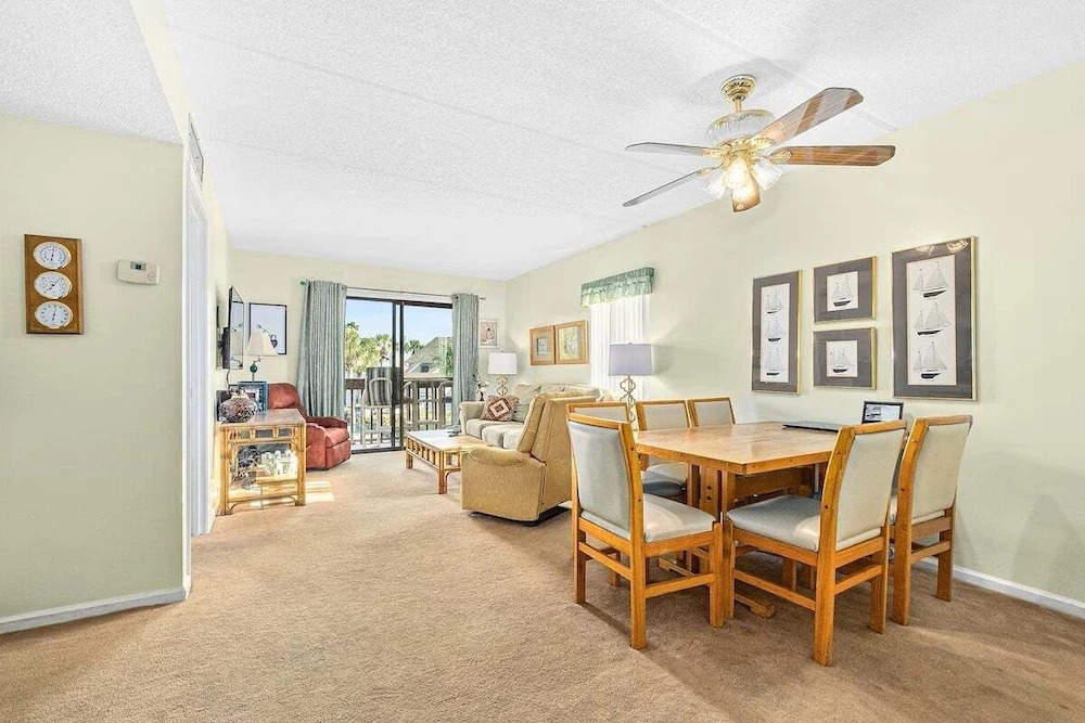 St Augustine Beach Retreat~ Oceanfront Resort 2 Pools Hot Tubs Pickleball, Trolley!