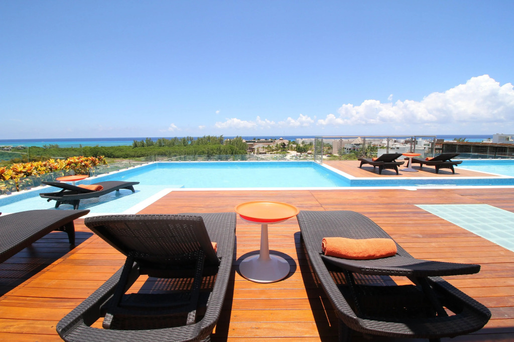 Grand Fifty Suites