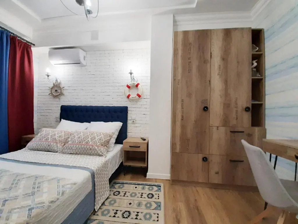 2 BDR apartment near Gorky Park, Center