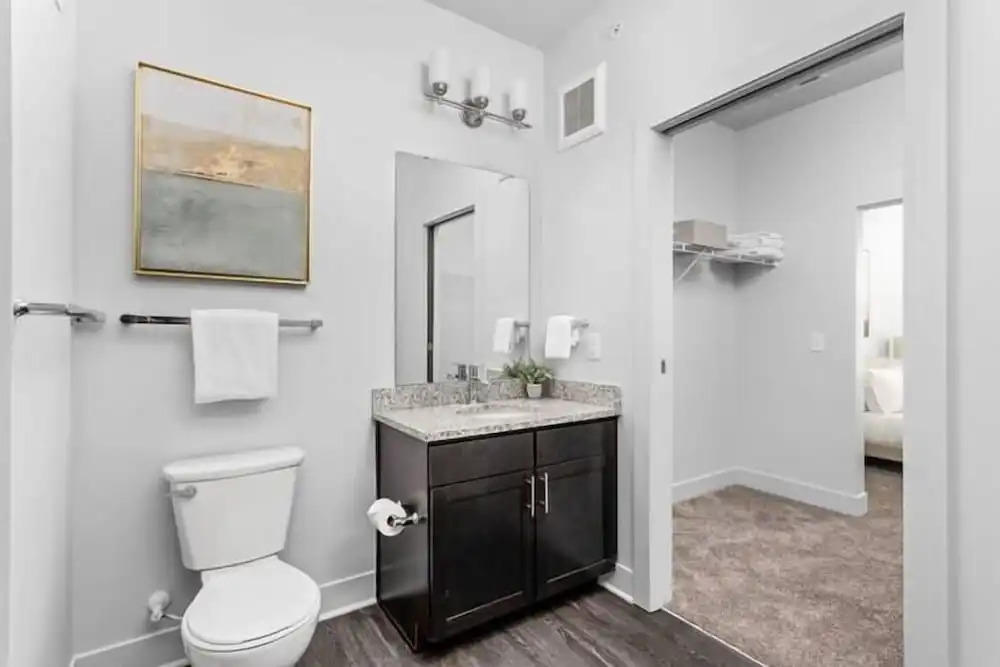 CozySuites Nora 3BR near Fashion Mall