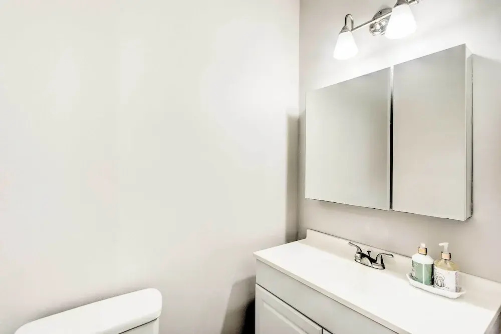 Bright Hinesville Home, 43 Mi to Savannah