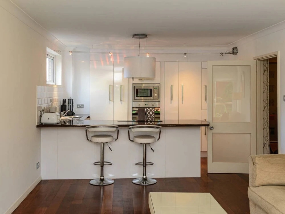 Corrin - Chic 1 Bedroom Apartment