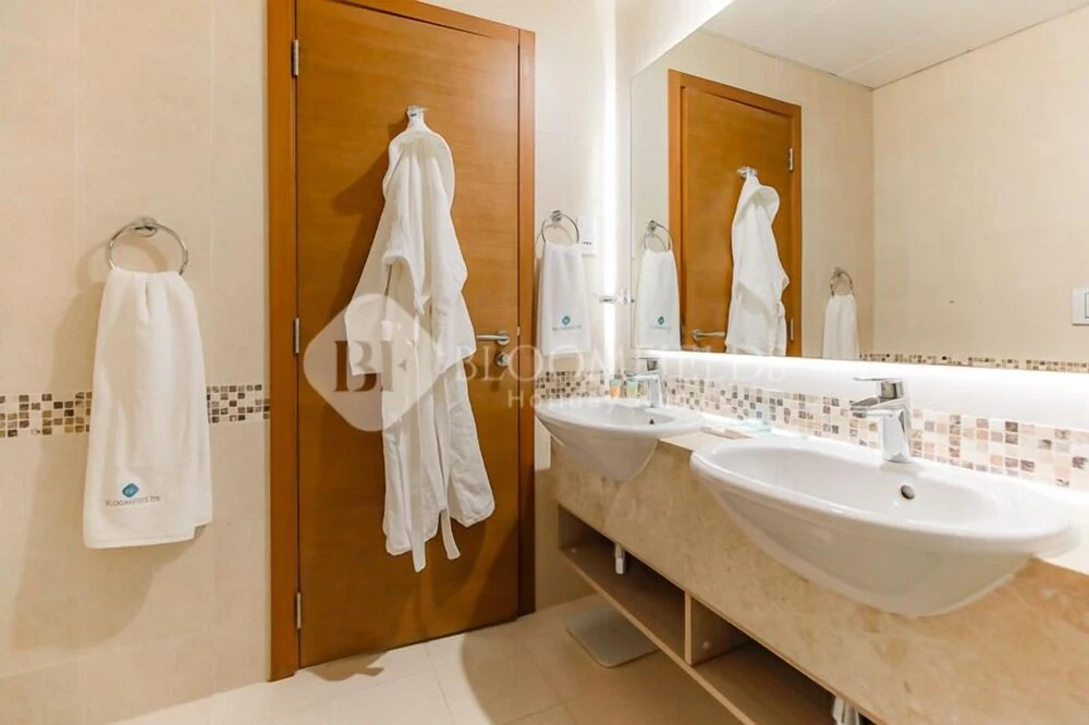 Golf course view, stylish 2BR