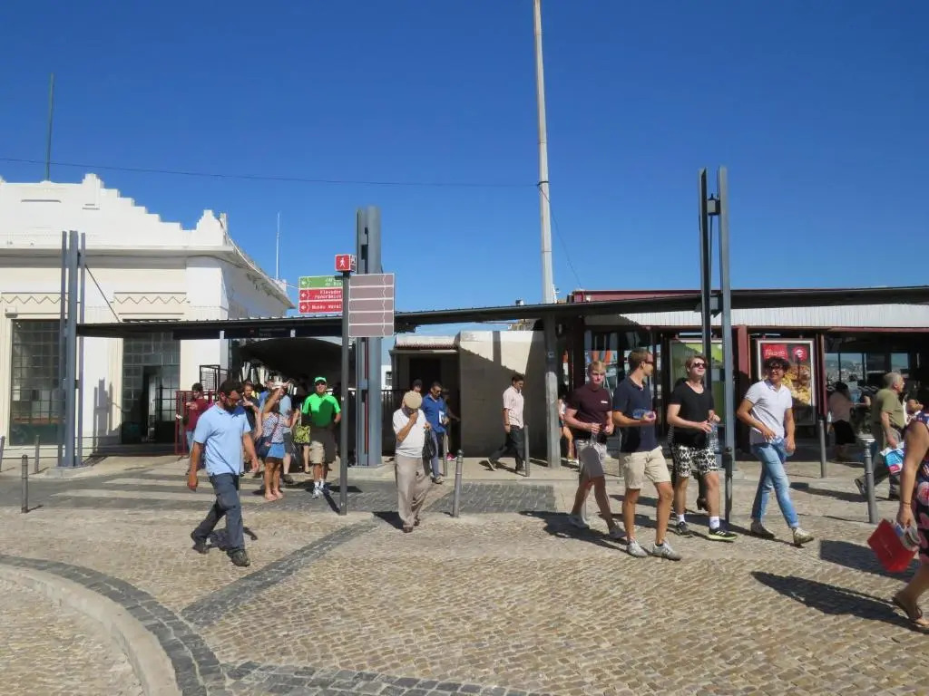 TEJO HOUSE RIVER Lisbon (Cacilhas)