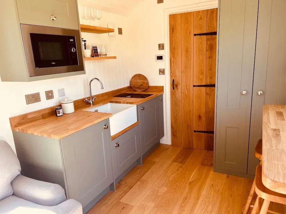 Luxury Shepherds Hut Near Glamorgan Coast