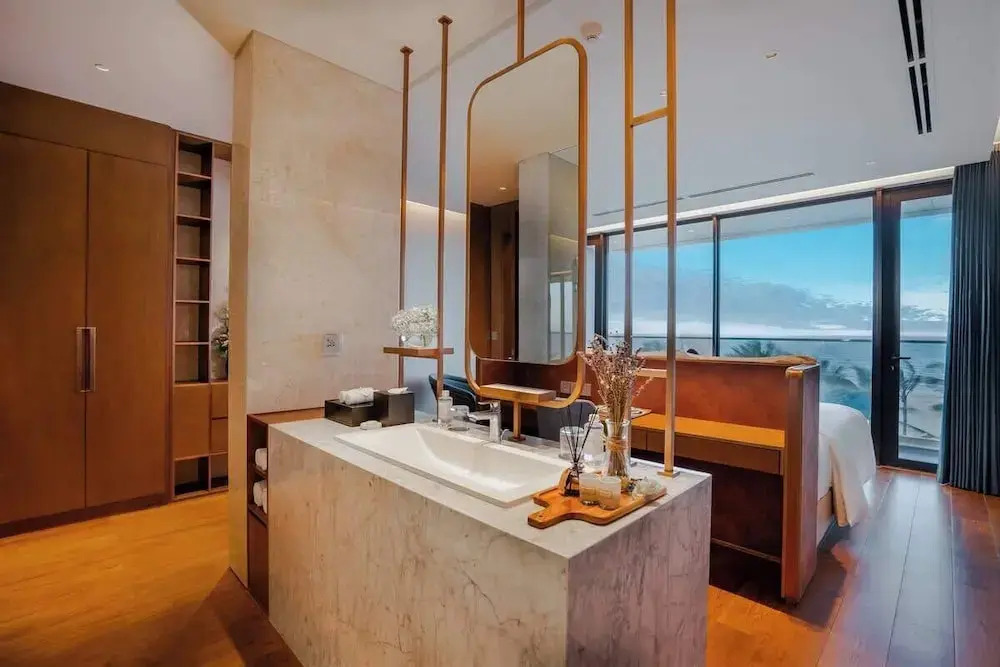 Golfers Paradise: Villa at World-class Course Edge