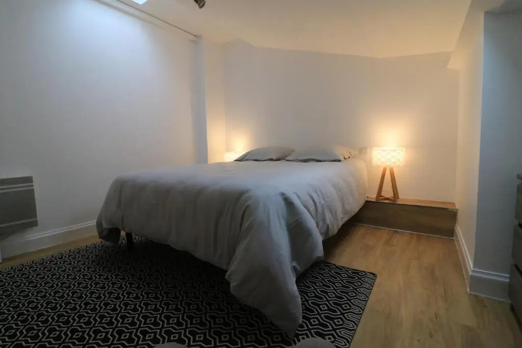 LAuthentique - Situé en face des thermes et tout proche du coeur de ville