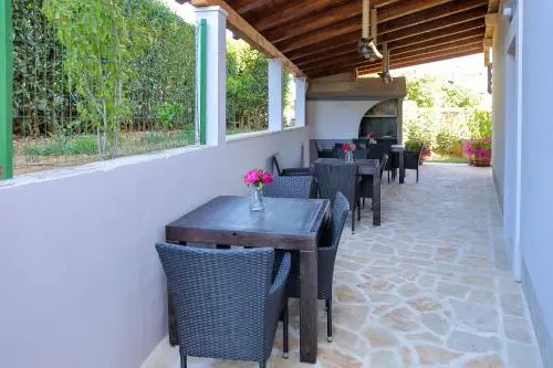 Sara Apartments