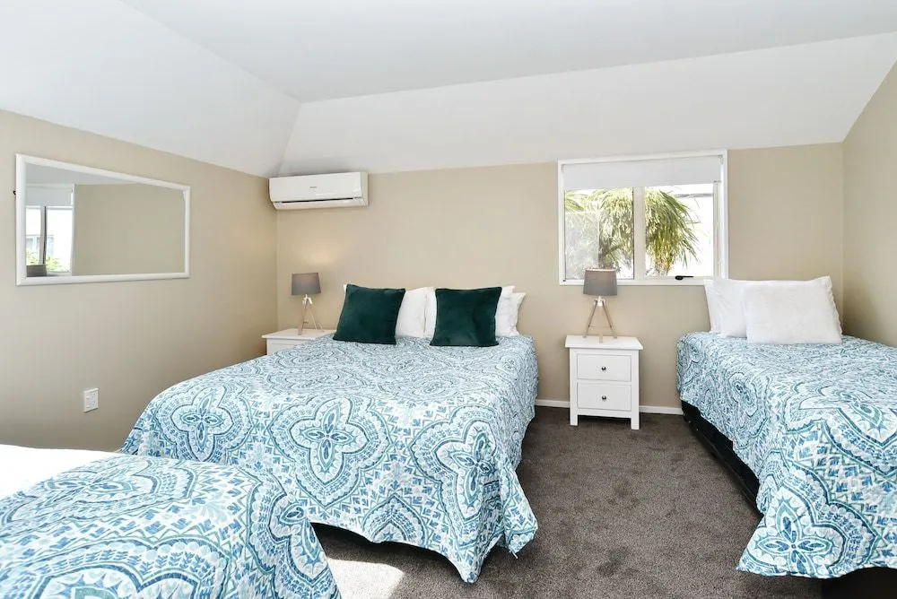 City Haven - 4BR for Families & Friends, Secure Parking