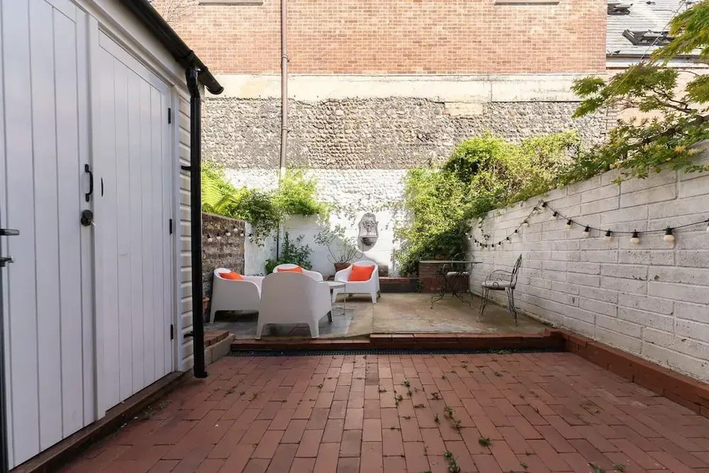 Host Stay Sunny Terrace on Robert Street