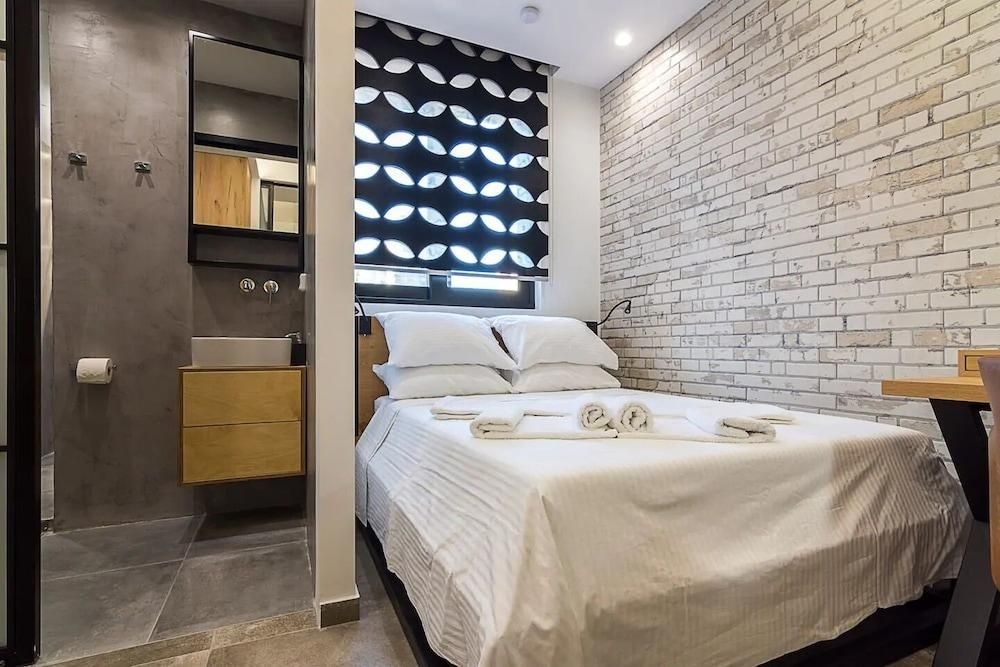 Centrally located studio next to Syntagma sq.