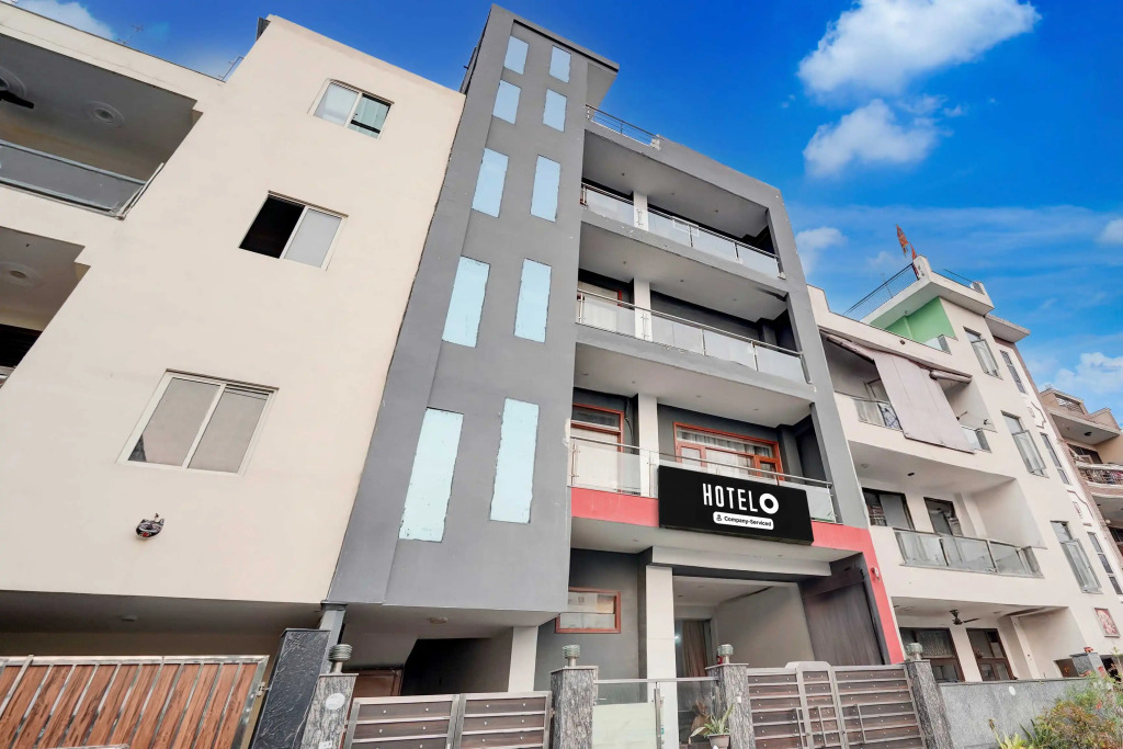 Townhouse Noida Sector 16 Metro Station