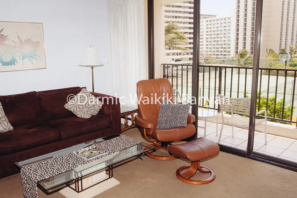 2-0710 Waikiki Banyan
