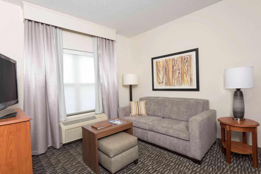 Homewood Suites by Hilton Indianapolis Airport / Plainfield