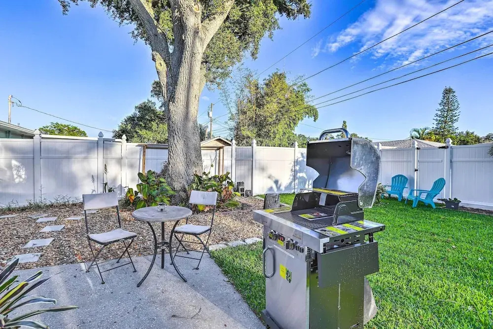Remodeled St Petersburg Retreat w/ Hot Tub!