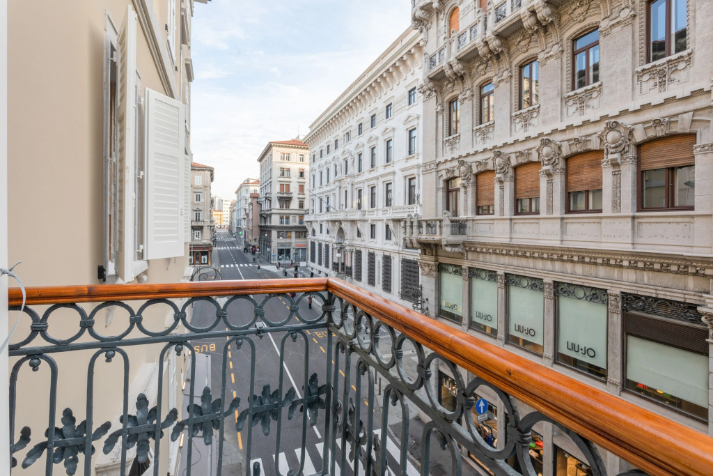 JOIVY Premium Apartments - Trieste Mazzini