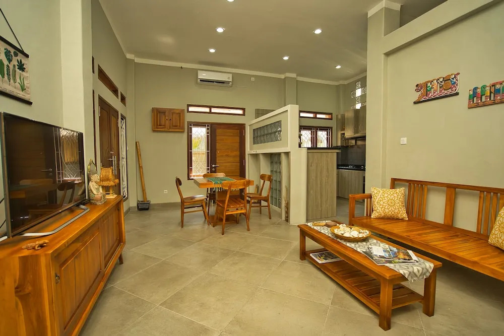 Ladiva Shore Hotel