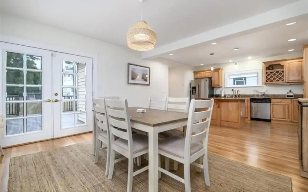 Black Rock Home - 4 bed - Jacuzzi Bath - Beach