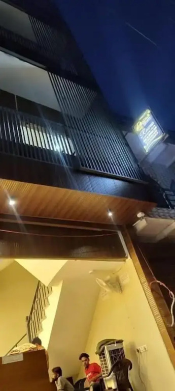 Hotel Shri Balaji Dham, Family Room Near Mathura Railway Station