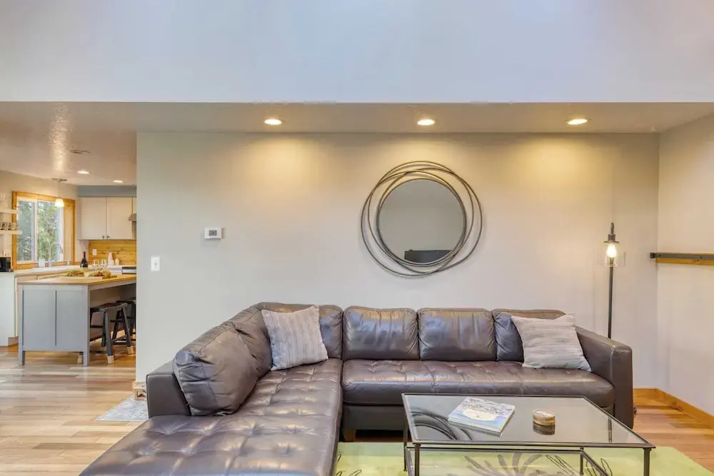 Royal Canoe by Avantstay Walk to the Shore + Cozy Fireplace