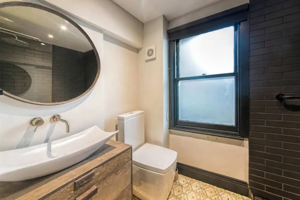 Newly Renovated One Bedroom Kensington Flat