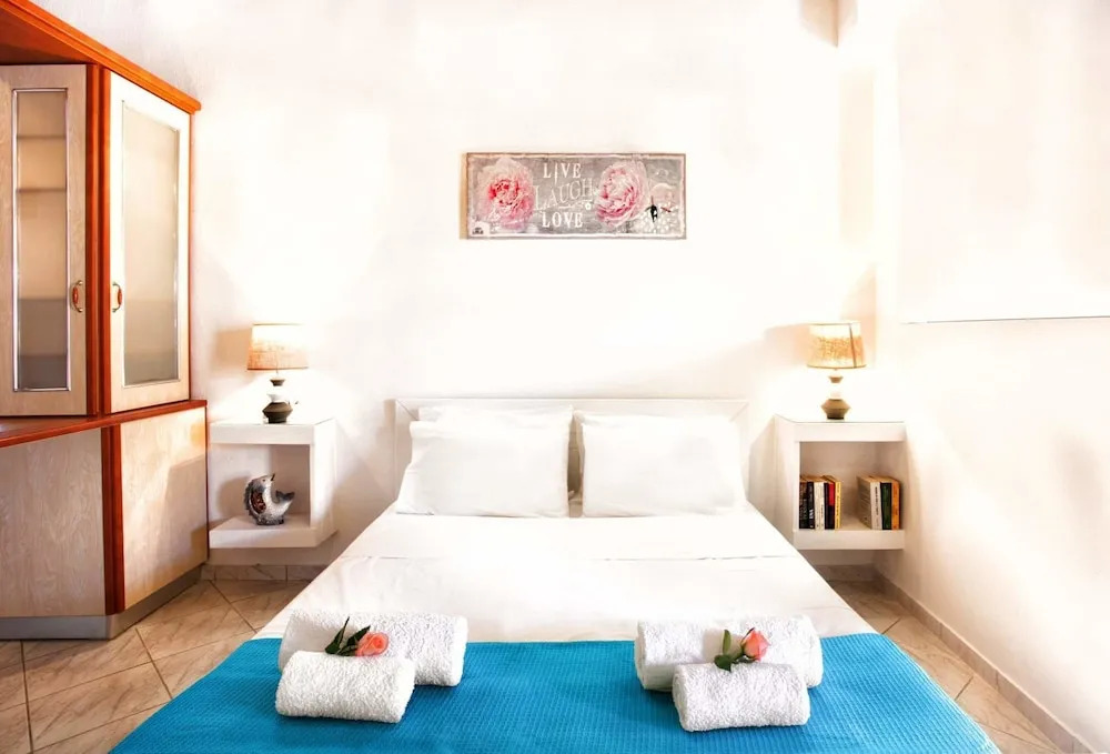 Del Sol Suites