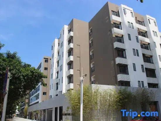 Huaren Yiju Smart Hotel (Lottonian Medical Care Cultural Village)