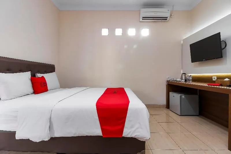 RedDoorz Plus Near Taman Lalu Lintas Bandung