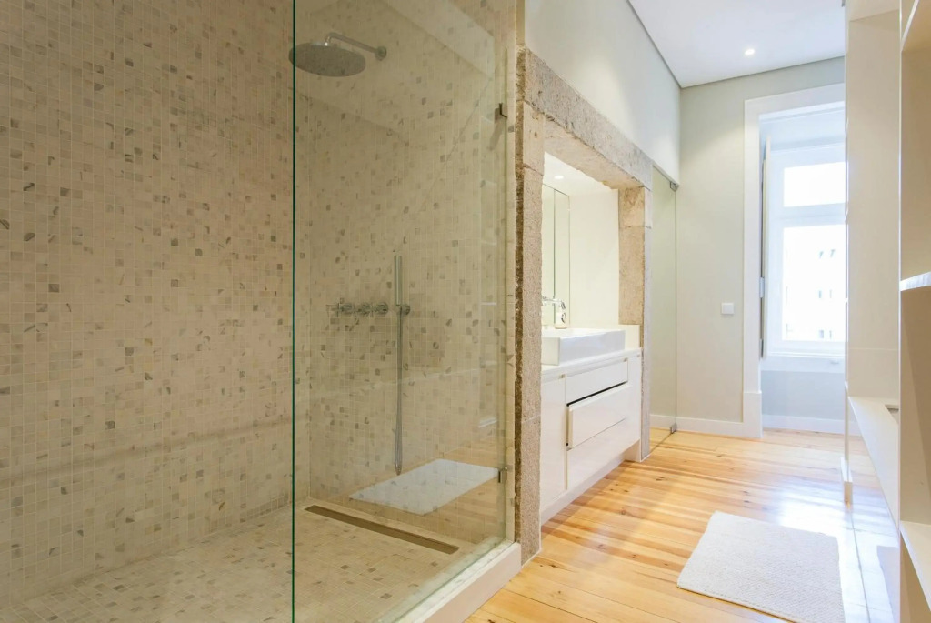 ALTIDO Deluxe 3BR Apt with workspace by Figueira Sq and Rossio subway